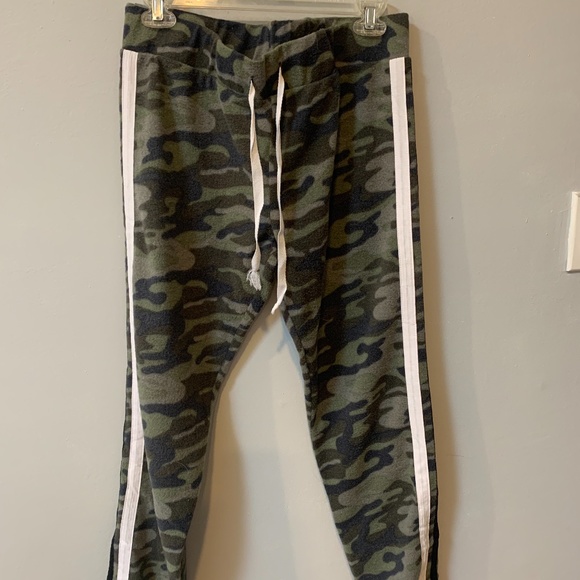 CUTE EXTRA SOFT CAMO JOGGERS - Picture 1 of 3